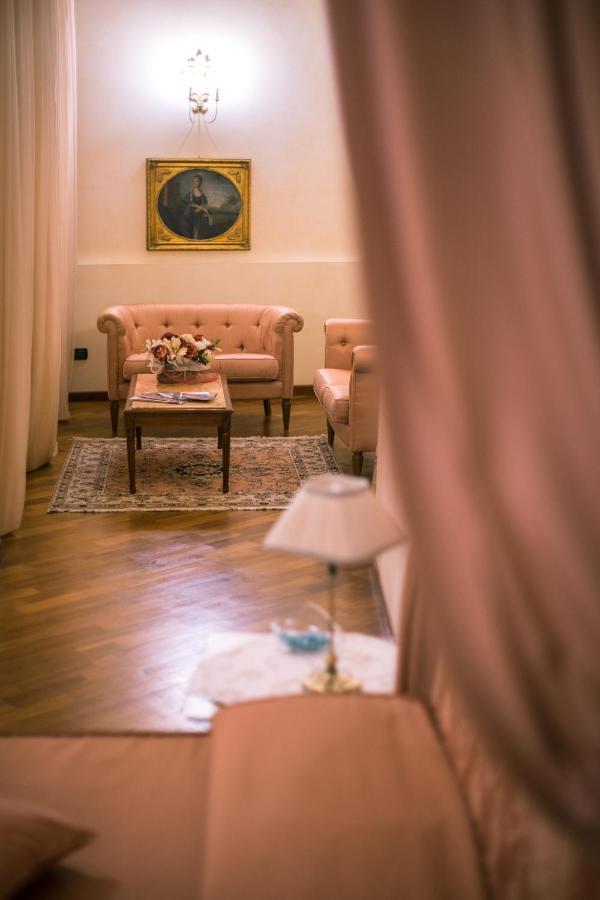 Palazzo Finati Bed & Breakfast Alba  Ngoại thất bức ảnh