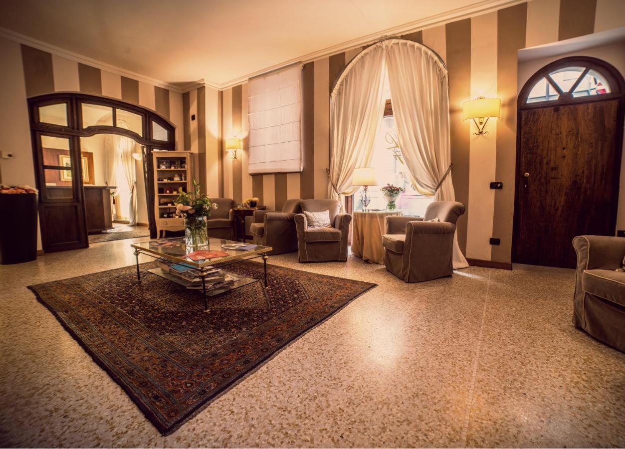 Palazzo Finati Bed & Breakfast Alba  Ngoại thất bức ảnh
