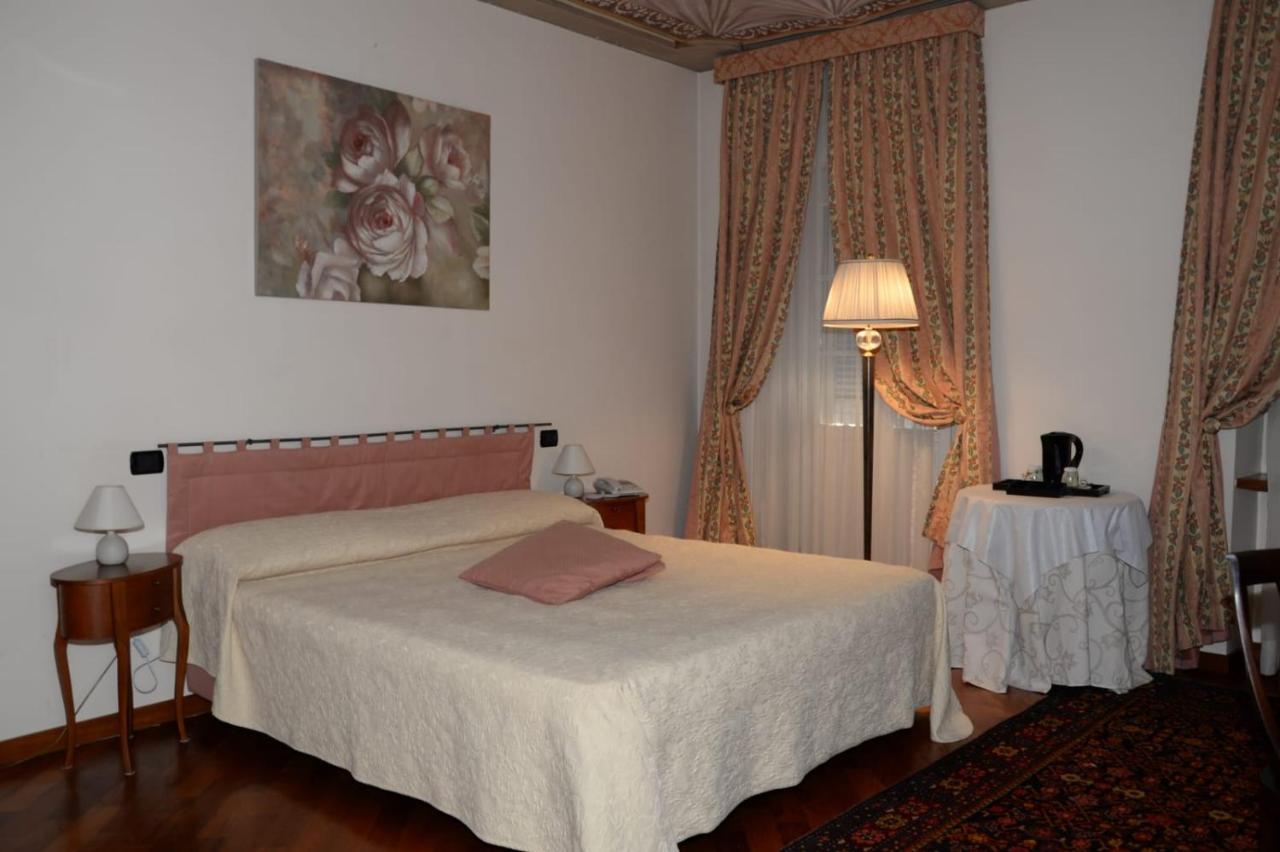 Palazzo Finati Bed & Breakfast Alba  Ngoại thất bức ảnh