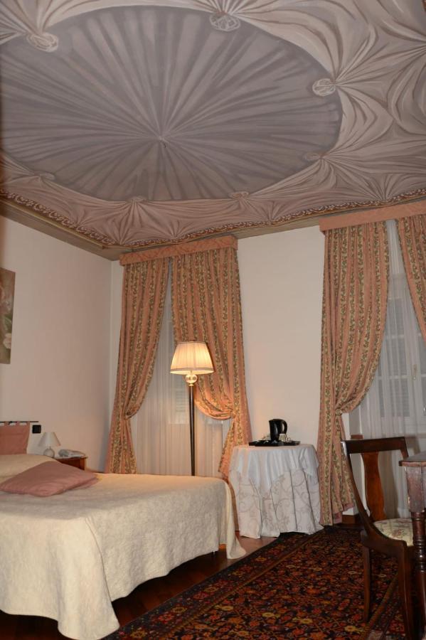 Palazzo Finati Bed & Breakfast Alba  Ngoại thất bức ảnh