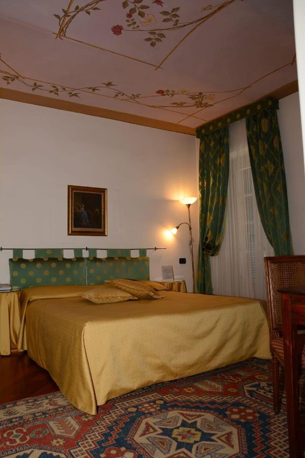 Palazzo Finati Bed & Breakfast Alba  Ngoại thất bức ảnh