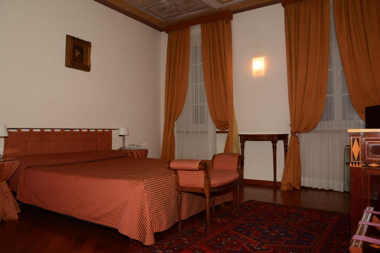 Palazzo Finati Bed & Breakfast Alba  Ngoại thất bức ảnh