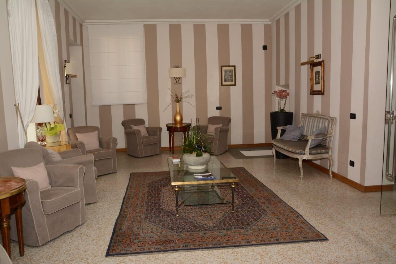 Palazzo Finati Bed & Breakfast Alba  Ngoại thất bức ảnh