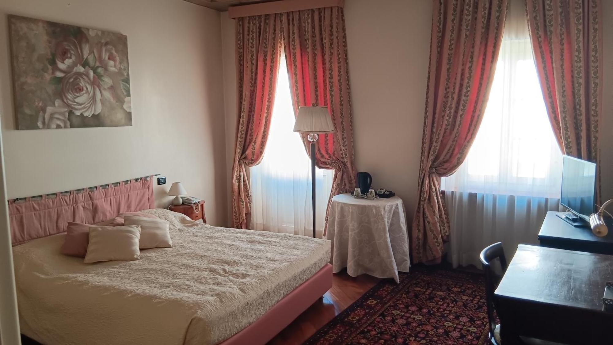 Palazzo Finati Bed & Breakfast Alba  Ngoại thất bức ảnh