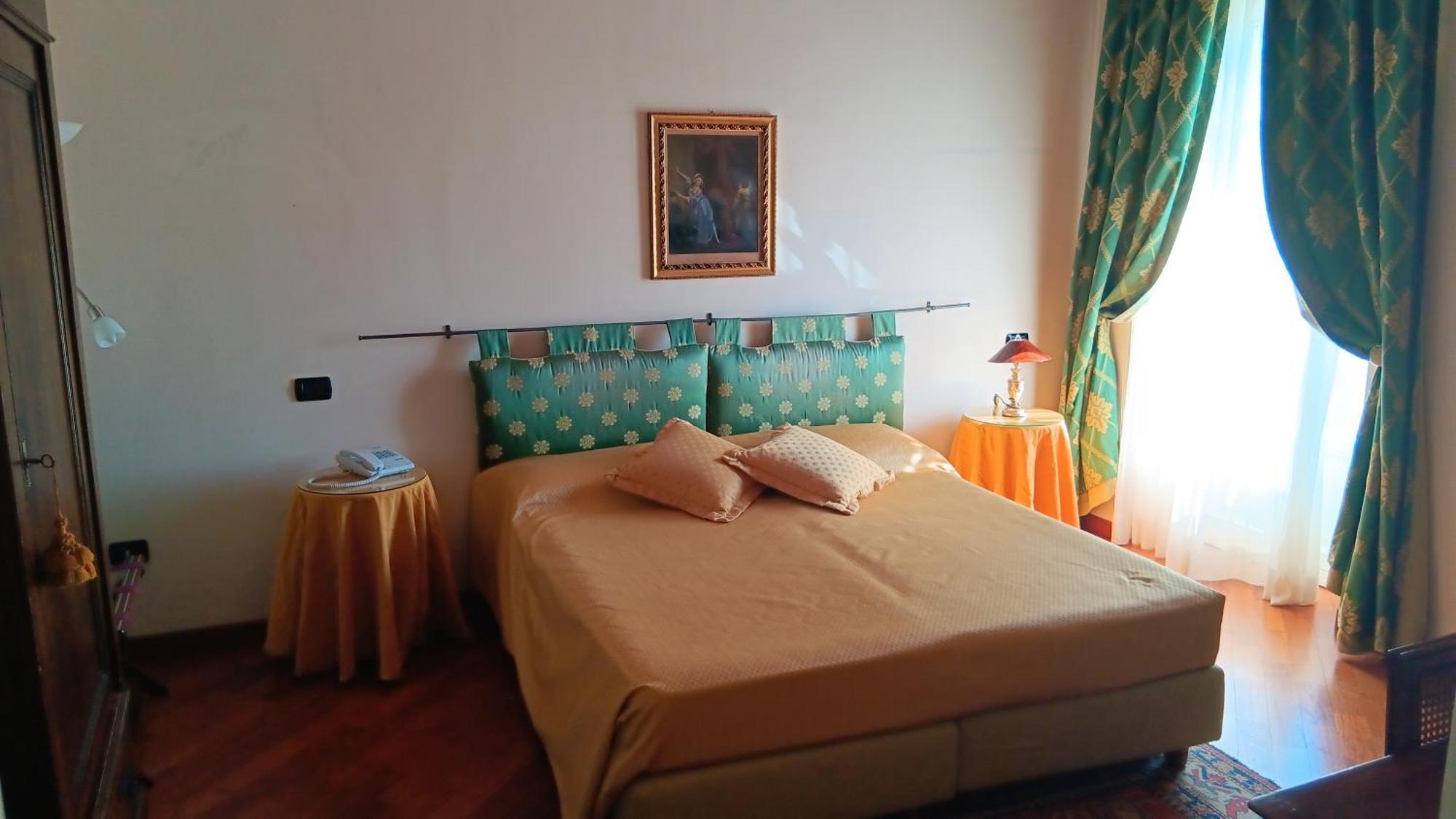 Palazzo Finati Bed & Breakfast Alba  Ngoại thất bức ảnh