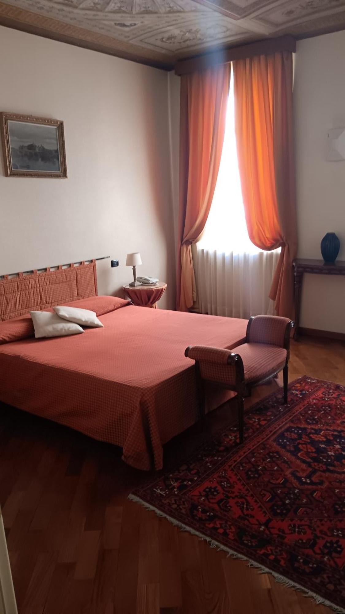 Palazzo Finati Bed & Breakfast Alba  Ngoại thất bức ảnh