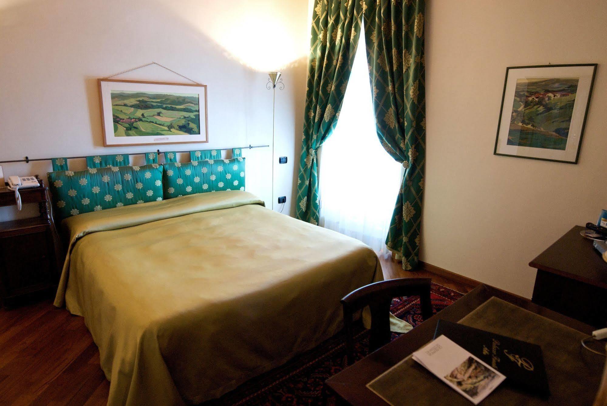 Palazzo Finati Bed & Breakfast Alba  Ngoại thất bức ảnh