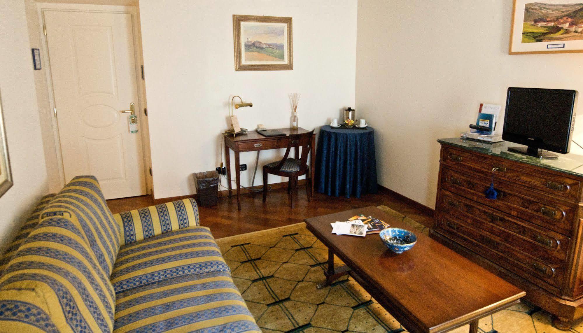 Palazzo Finati Bed & Breakfast Alba  Ngoại thất bức ảnh