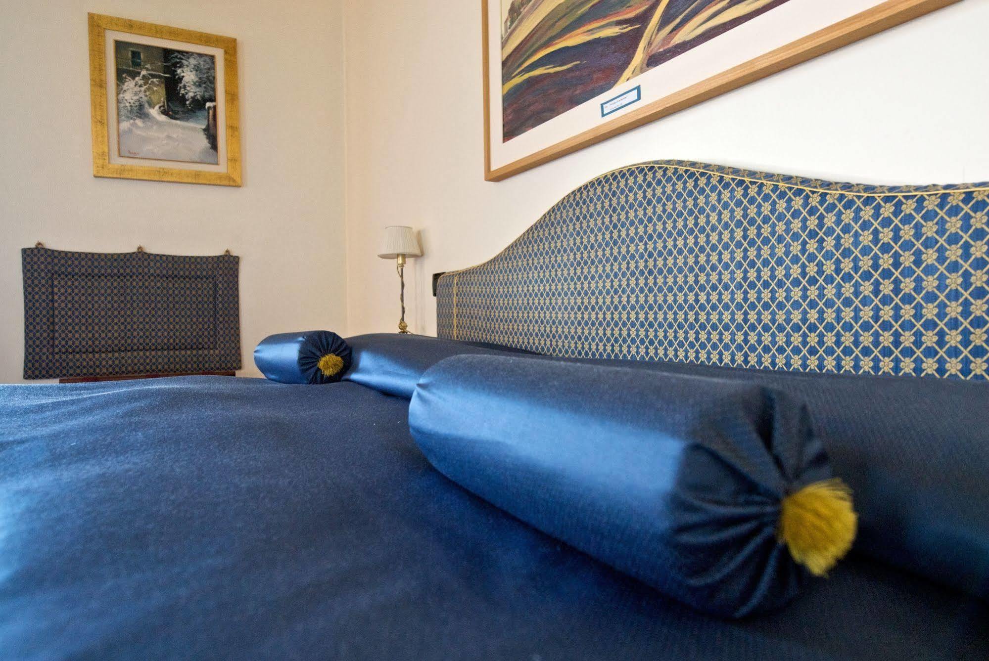 Palazzo Finati Bed & Breakfast Alba  Ngoại thất bức ảnh