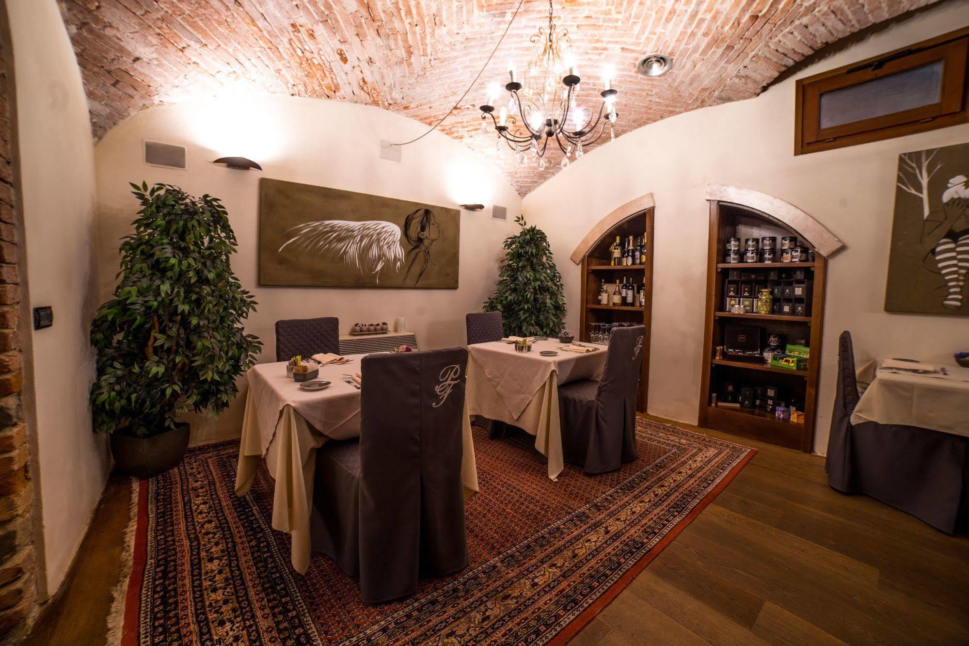 Palazzo Finati Bed & Breakfast Alba  Ngoại thất bức ảnh