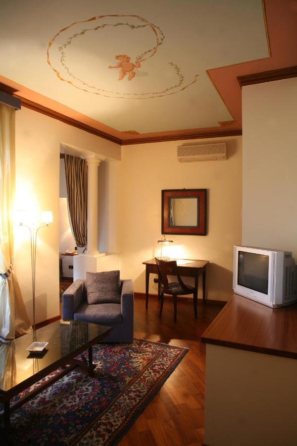 Palazzo Finati Bed & Breakfast Alba  Phòng bức ảnh